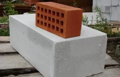Газобетон или кирпич